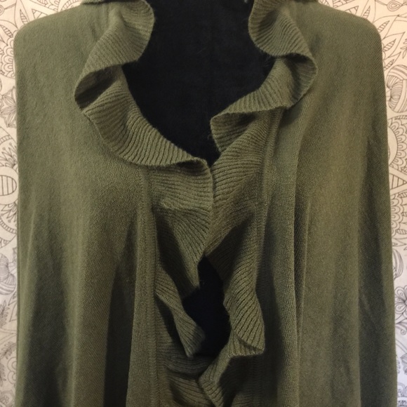 NWOT Soft Knit Cape, One Size Fits Most - Picture 8 of 8